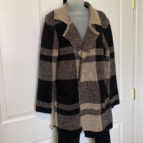 Black and Tan Cardigan - Picture 2 of 9